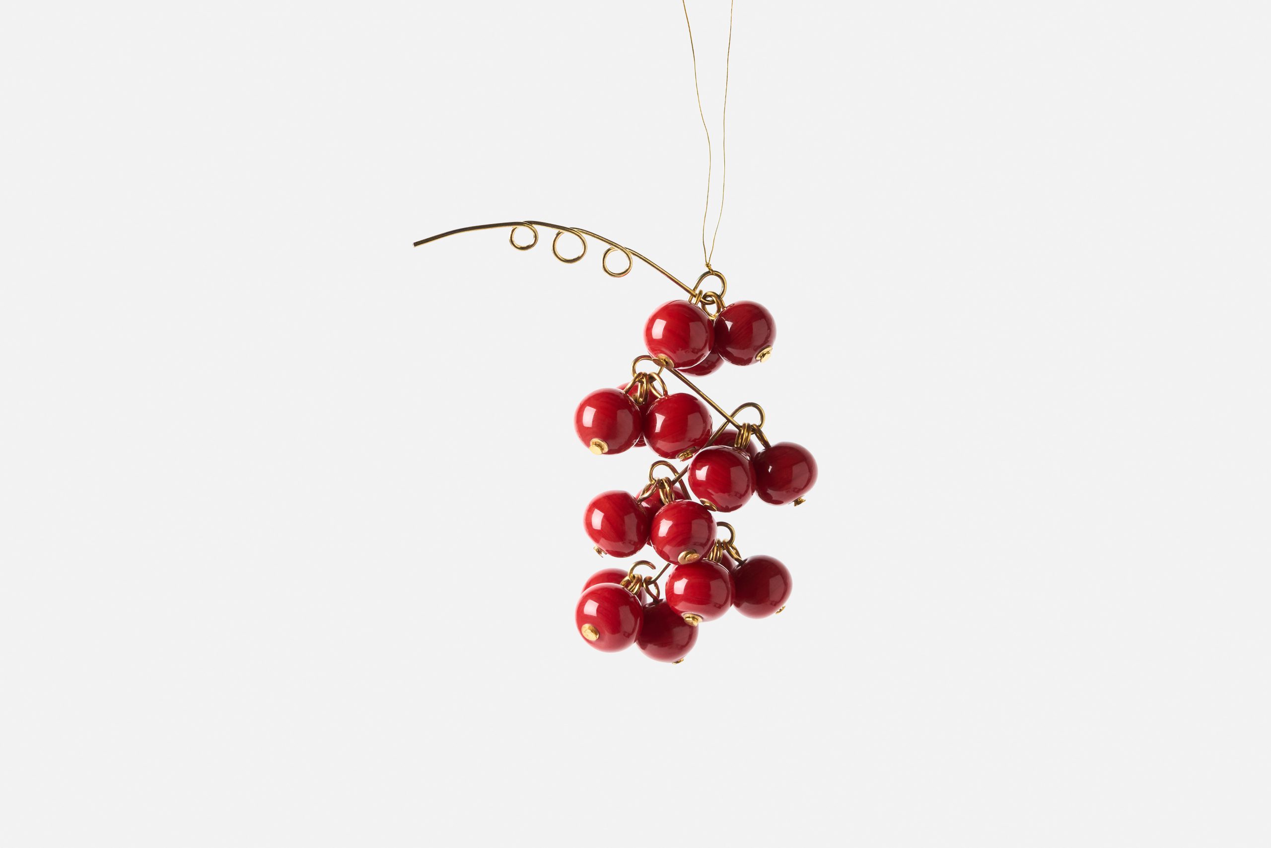 svenskt-tenn_sam-wilde_decorative-accessories_ornament-pick-your-poison-berry_red__brass_height-10-cm_115740_0