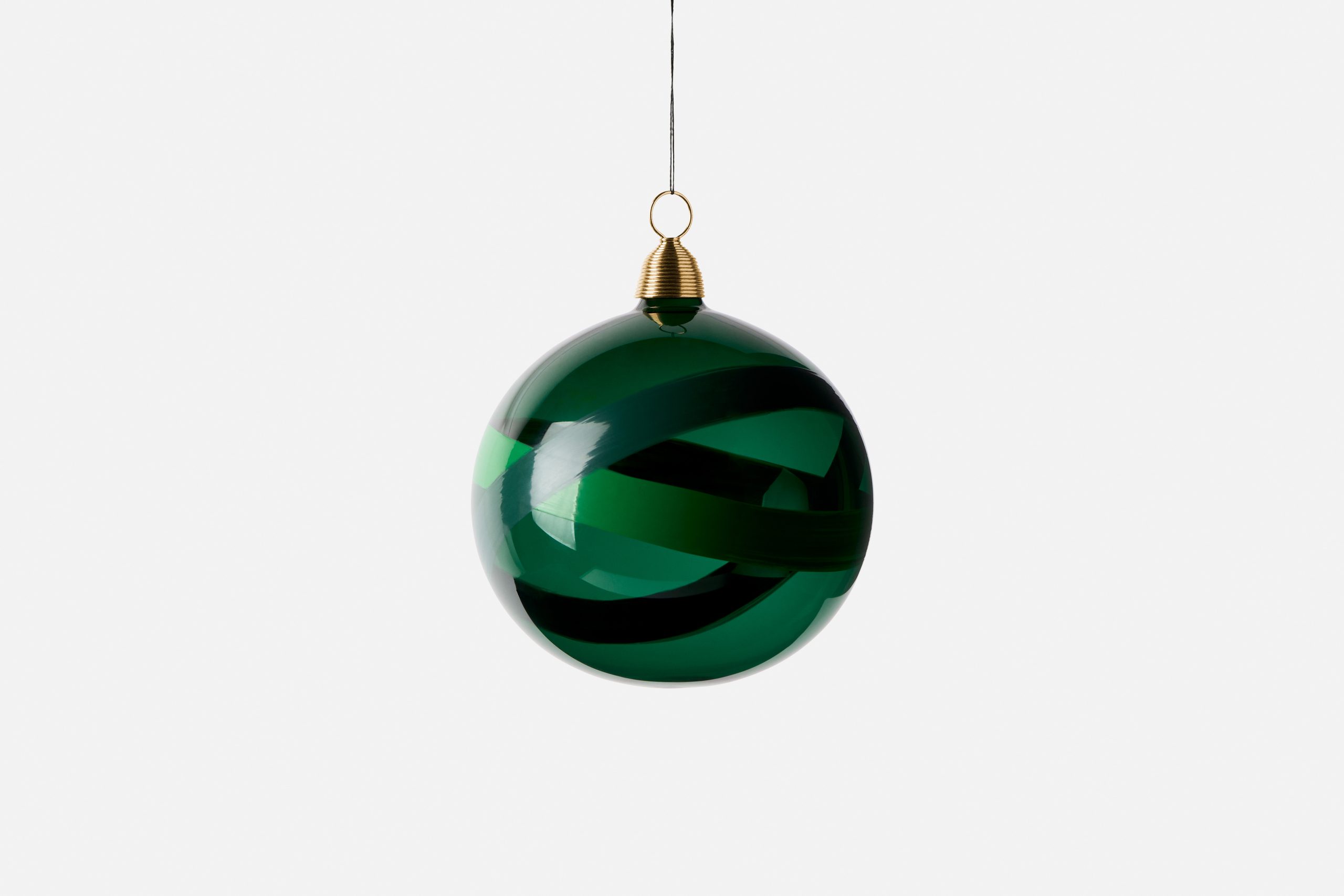 svenskt-tenn_susanna-barrett_decorative-accessories_glass-bauble-poison_green__glass_ø8-cm_115718_1