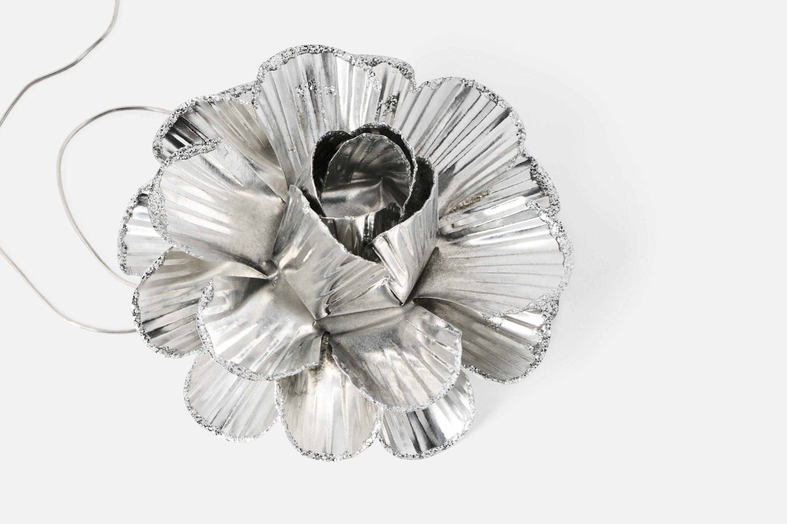 svenskt-tenn_svenskt-tenn_decorative-accessories_silverflower-svenskt-tenn_silver__brass__115550_0_detail