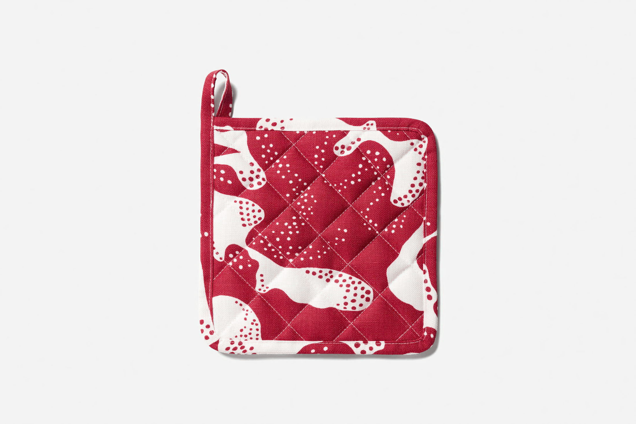 svenskt-tenn_josef-frank-svenskt-tenn_textile--table-setting_pot-holder-aristidia_red_aristidia_fabric--linen_length-22cm-width-22cm_112103_0_pctztn