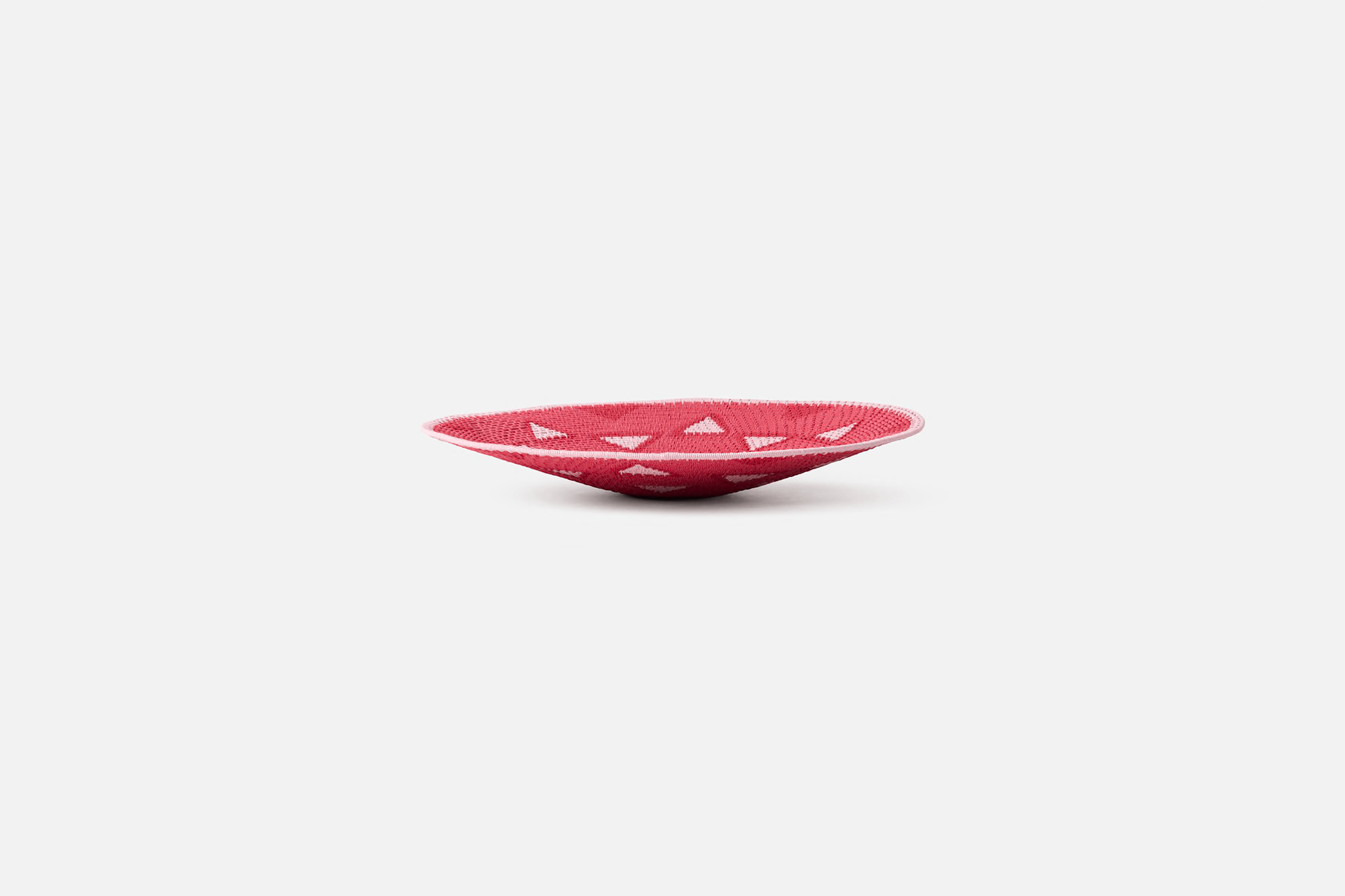 svenskt-tenn_nkuli-mlangeni-berg_decorative-accessories_basket-love-letter_pink____116313_0_sxblcw